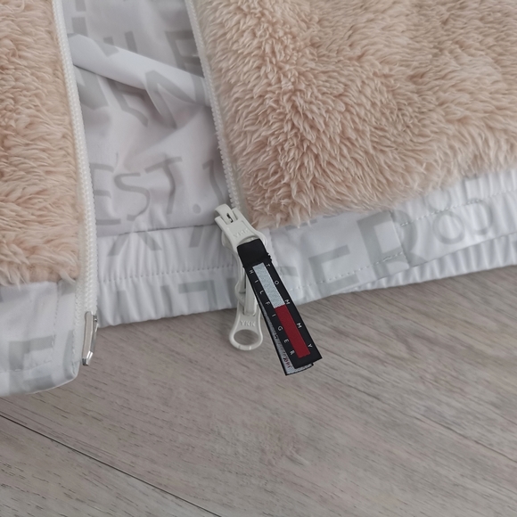 Reversible Vest - Picture 4 of 7